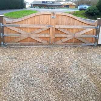 cd-customer-swan-neck-driveway-gates-2026