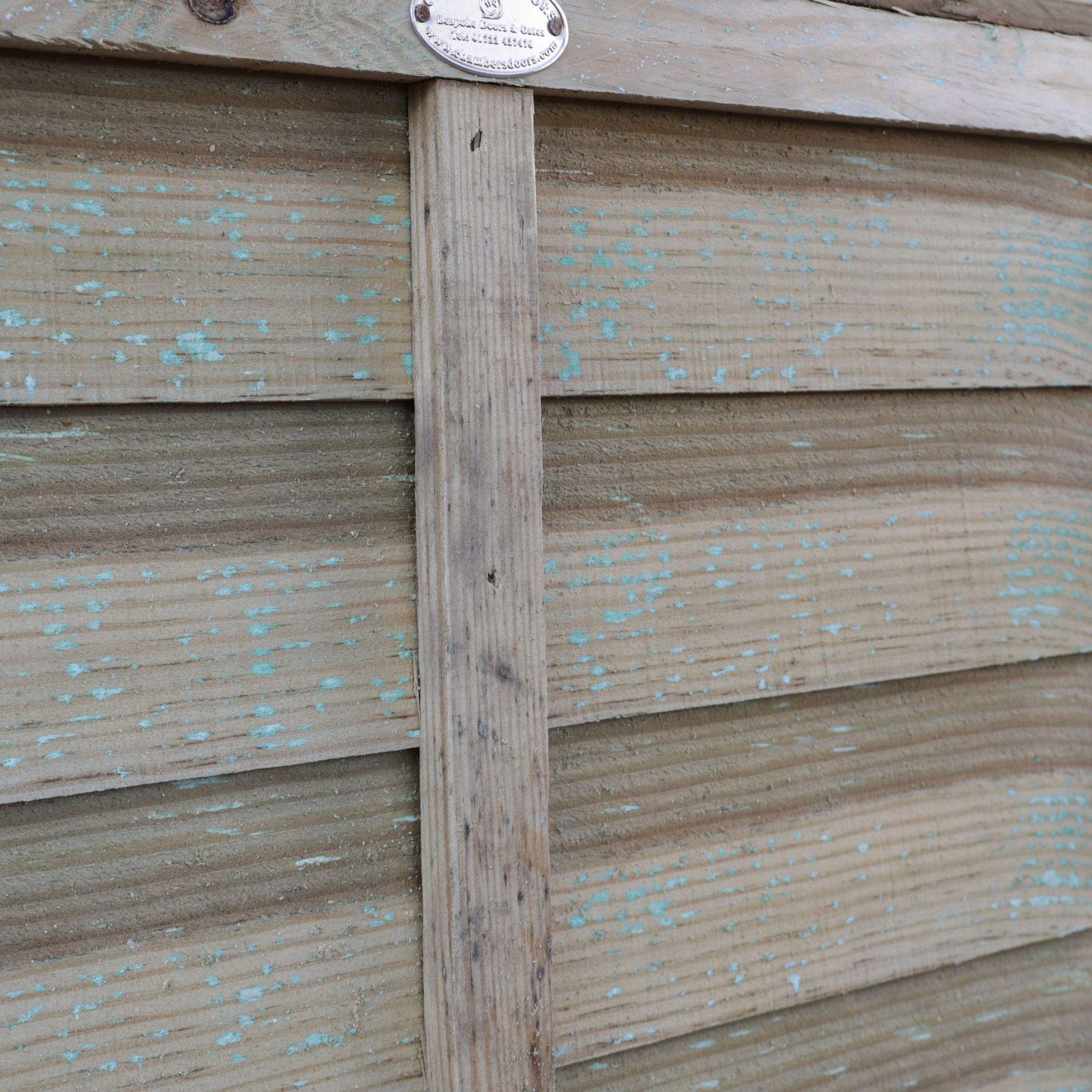 overlap-fence-panel-close-up-front