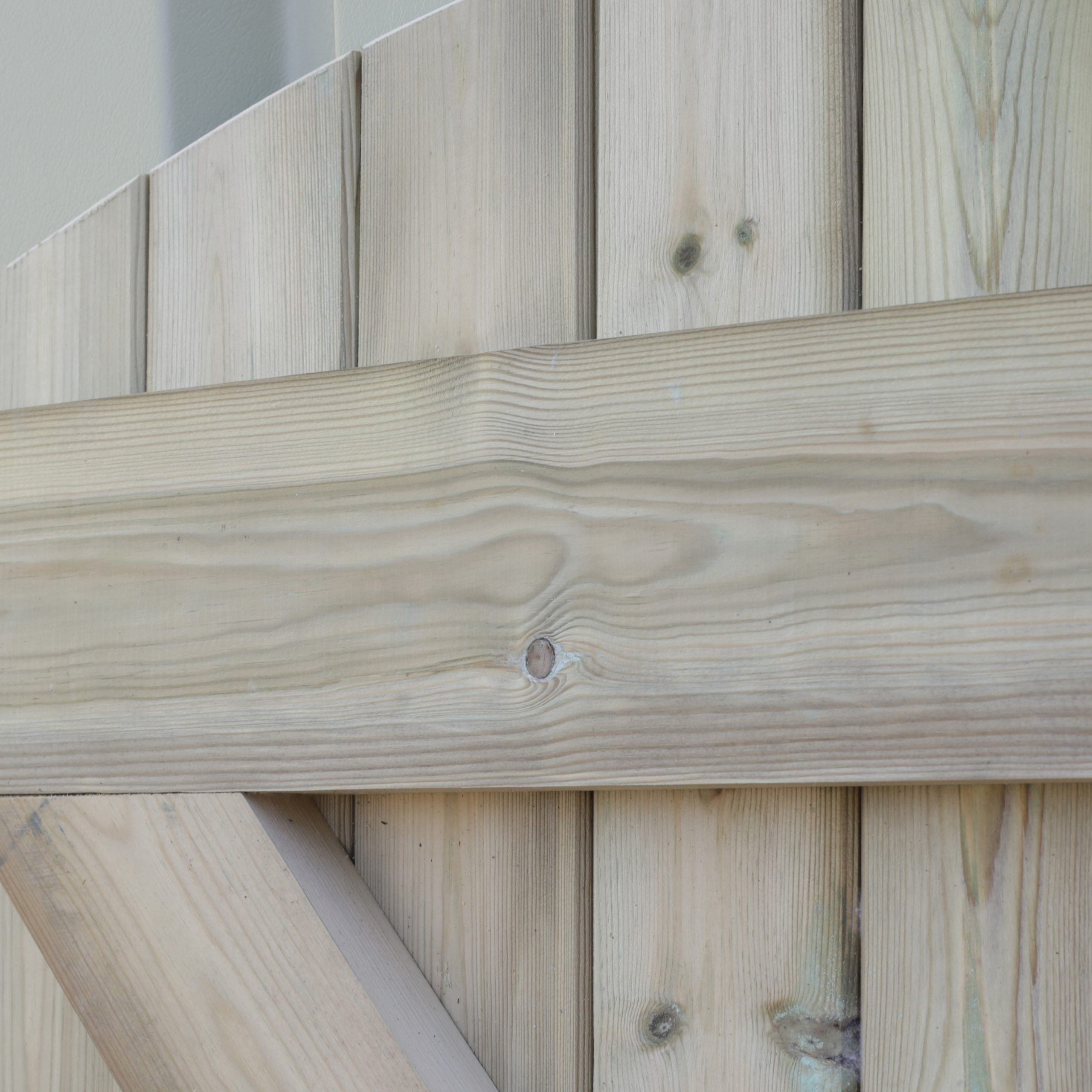 Arched-Top-(LB)-Door-Gate_close-up-back TAN