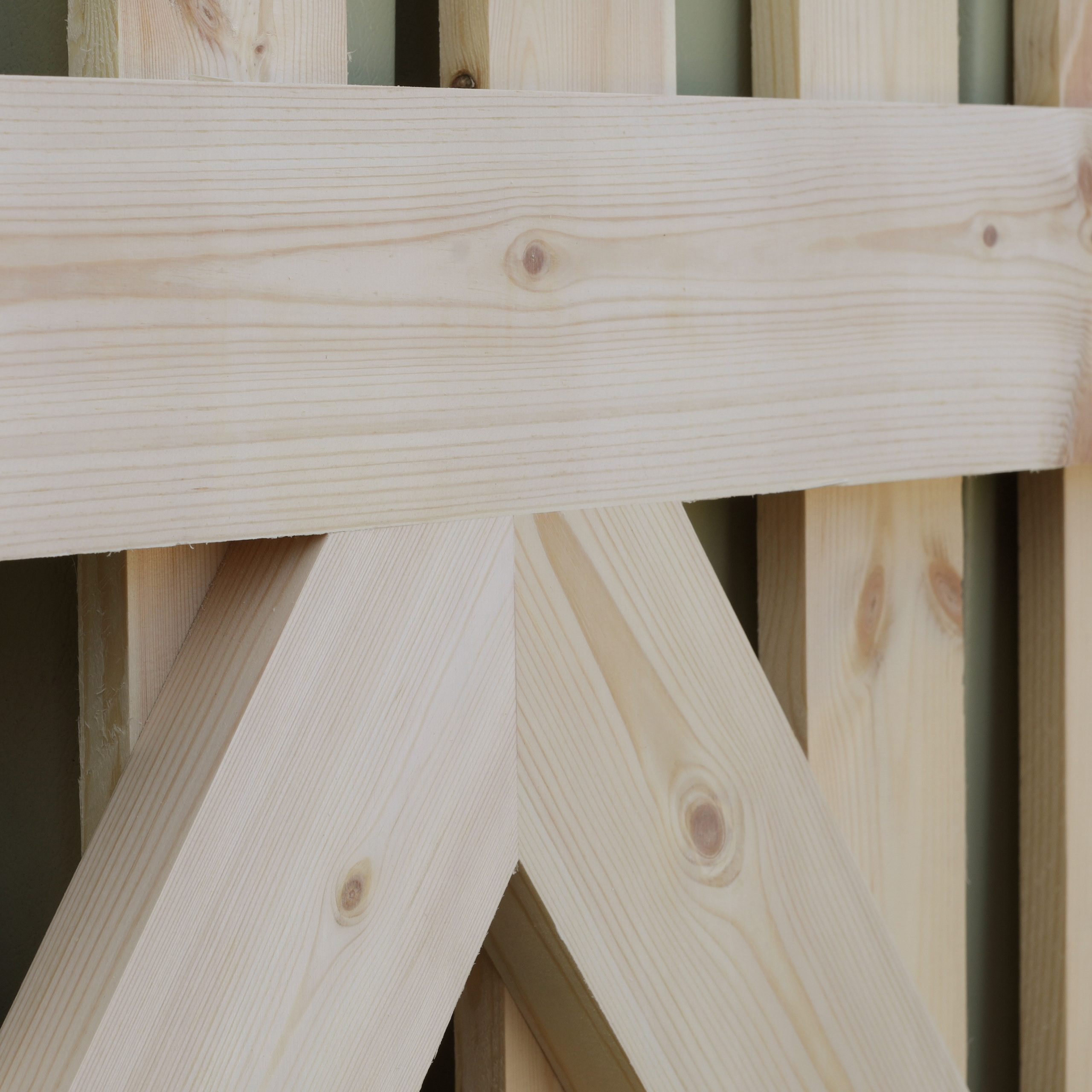 Small-Arched-Picket-Gate-Door_close-up-back 3