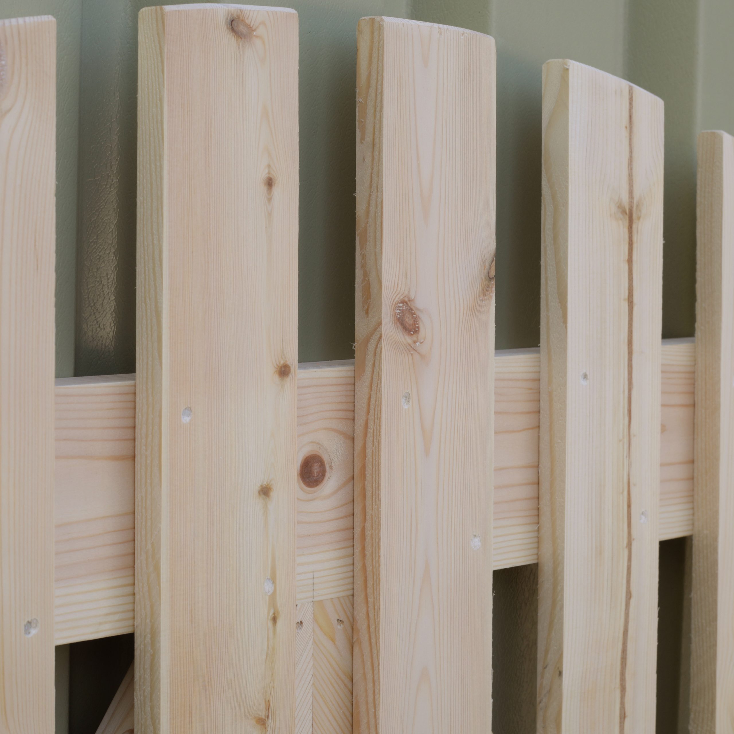 Small-Arched-Picket-Gate-Door_close-up-front 2