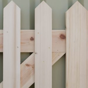 Small-Palisade-Gate-Door_close-up-front 1