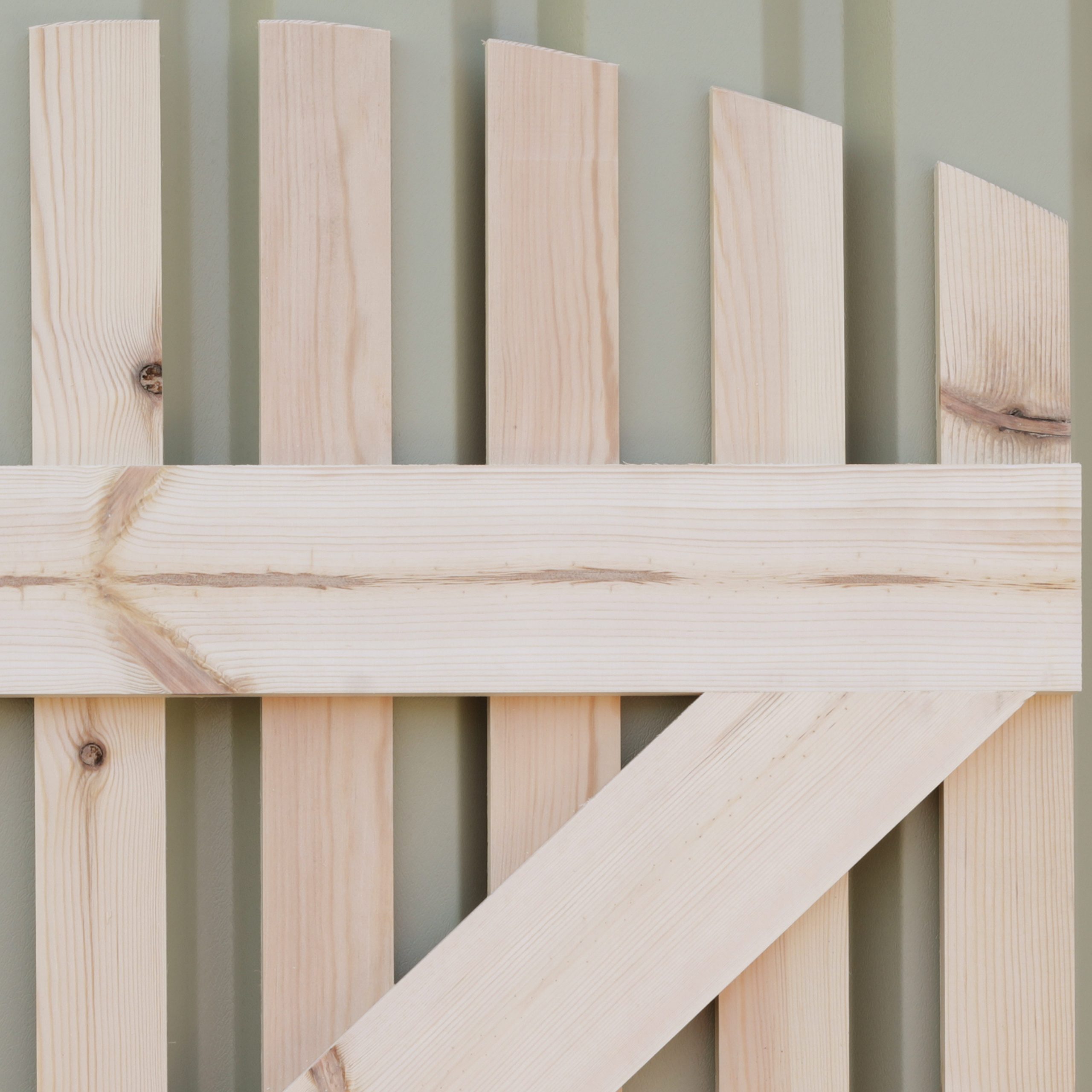 Tall-Arched-Picket-Gate-Door_close-up-back 1